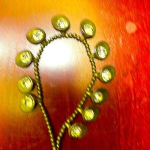 Vintage women’s bronze necklace with goldtone shimmery stones. Pre-owned.